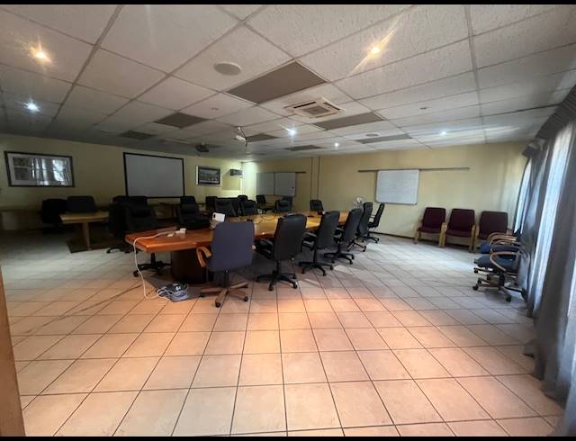 2,500M² OFFICE TO LET IN VULCANIA